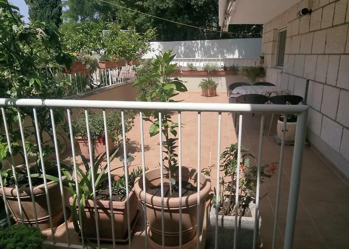 Tiha Apartment
